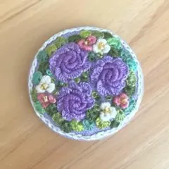 ハンドメイド刺繍ブローチ 8174