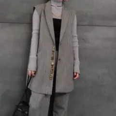 2605090 UND MANY MOTIF BUTTON VEST ブラウンS - メルカリ