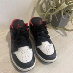 Jordan スニーカー ブラック/ホワイト/レッド
