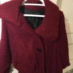 これから使える！ワインレッドのポンチョ型コート