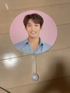 seventeen ウジ ピケット うちわ ケレン 金髪 レア SEVENTEEN CARATLAND 2023 ケレン ジュン うちわ - メルカリ