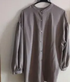 ベージュバルーン袖 シャツ