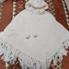 ホワイトフード付きポンチョ