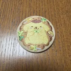 刺繍缶バッジ　ポムポムプリン