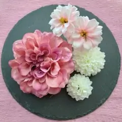 モーブピンクダリアに白のピンポンマムとピンクのジニアの髪飾り5点セット