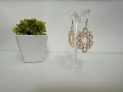 タティングレース ひし形ピアス ベージュ