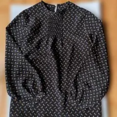 DRESKIP黒地のブラウスМsize