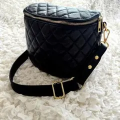 BEVINI 牛革ボディバッグ　ショルダーバッグ　黒　イタリア製　キルティング