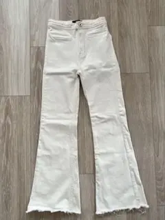 Bershka ホワイトブーツカットデニム EUR36