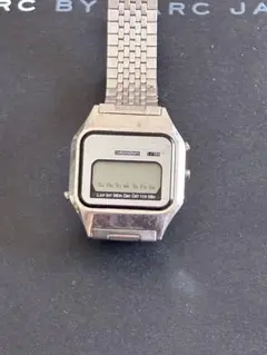 デジタル時計 シルバー