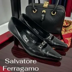 Salvatore Ferragamo ブラック ハイヒール ガンチーニーロゴ