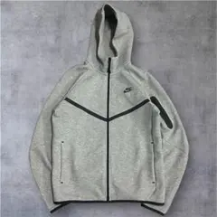 Nike テックフリース　グレー