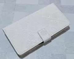 iPhone14Plus 用 手帳型 スマホケース 浮き彫り調 アラベスク 白色