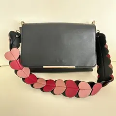 Nine West ハートモチーフストラップ ショルダーバッグusedのサムネイル