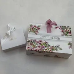 DIOR ショッパー 2026 ギフトラッピング 花柄ショップ袋 - メルカリ