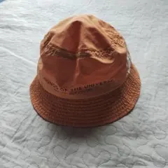オレンジ バケットハット 後ろひさし付き