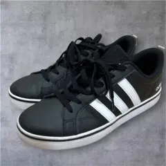 adidas アディダス　スニーカー