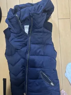 ZARA TRAFALUC ダウンベスト ネイビー Sサイズのサムネイル