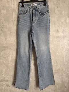 DHOLIC ライトブルーブーツカットデニム　スリット入り