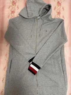 TOMMY HILFIGER グレー フード付きパーカー S