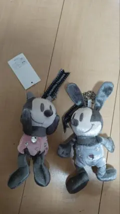 ディズニーストア オズワルド オルテンシア ぬいぐるみ バッジ キー