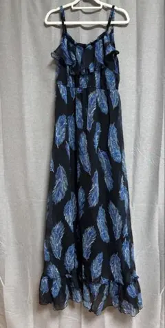 【美品】Forever21フリル付きロングキャミワンピース 黒と青の羽根模様