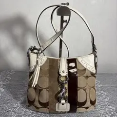 COACH シグネチャー ショルダーバッグ タッセル付き　異素材
