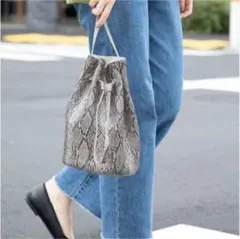 スネーク柄　巾着トートバッグ