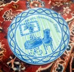 青い装飾の皿 2枚セット