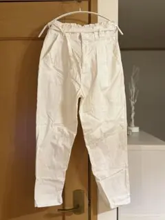 FOREVER 21 ホワイトカジュアルパンツのサムネイル