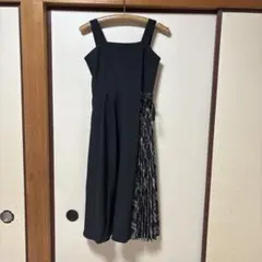 プリーツ入りスカート