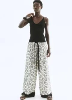 新品タグ付き　H&M ベルテッドワイドパンツ XSサイズ