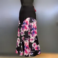 【新品】社交ダンスフレアスカート 黒とピンクの花柄フリーサイズ