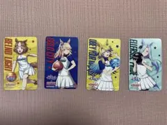 ウマ娘のキャラクタートレーディングカード4枚セット、アニメスタイルのデザインです