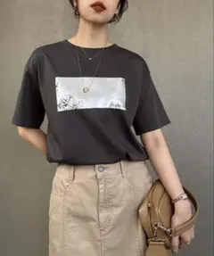 Emma Taylor シルクタッチスムースロゴプリントTシャツのサムネイル