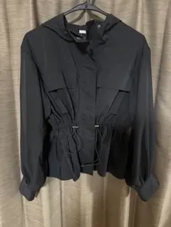 フード付き　ブラックジャケット　パーカー　ペプラム