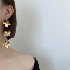 ゴールド フラワー ブライダル 結婚式 花嫁 披露宴 前撮り ピアス イヤリング