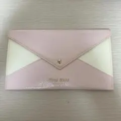 miumiuポーチのサムネイル