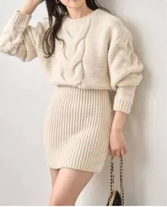 アイボリー ケーブル編み ニットワンピース CHICO