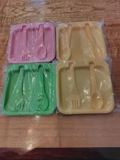 カラフルなプラスチックプレートセット（コールマン）