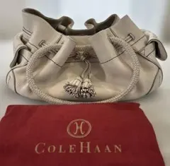 COLE HAAN 巾着 レザー トートバッグ タッセル ホワイト ベージュのサムネイル