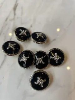 黒と金の装飾ボタン7個セット