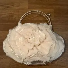 アクシーズファム ベージュ 花モチーフ クラッチバッグ