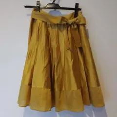 【美品】mimi & roger 光沢感あるフレアスカート日本製０のサムネイル
