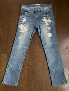 花とリボン刺繍のライトブルーデニム