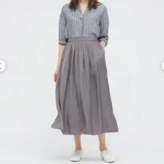 UNIQLO　シャイニーギャザーロングスカート　美品　　S　グレーのサムネイル