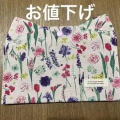 ハンドメイド❣️/猫ちゃんポーチ／ポケット3つ/裏地付き❣️