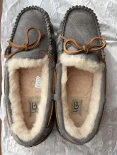 新品 試着のみ UGG グレー モカシン ダコタ 25cm 最終お値下げ 2025年最新】UGG ダコタ グレーの人気アイテム - メルカリ