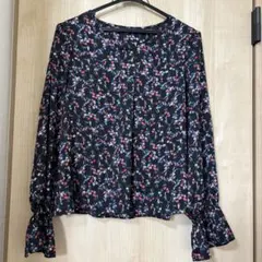 花柄　袖フレア　ブラウスのサムネイル