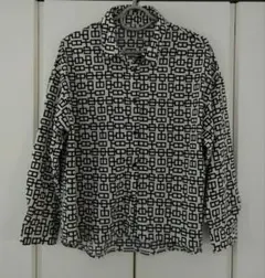 幾何学模様の長袖シャツ